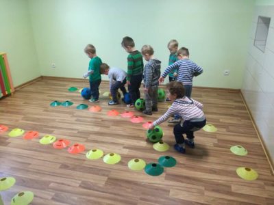 Przedszkole Żłobek Centrum Terapeutyczne | Limanowa Mordarka Przyszowa | skrzatek.eu|Kolejne zajęcia z piłki