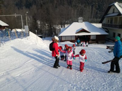 Przedszkole Żłobek Centrum Terapeutyczne | Limanowa Mordarka Przyszowa | skrzatek.eu|Przedszkolaki na nartach w Laskowej
